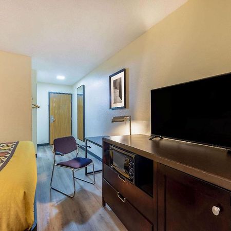Super 8 By Wyndham El Dorado Hotel Luaran gambar