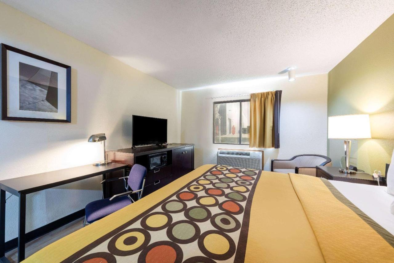 Super 8 By Wyndham El Dorado Hotel Luaran gambar